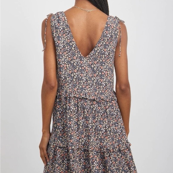 Rails Janelle Floral VNeck Tiered Mini Dress Womens Medium GrayMulti Relaxed Fit - Picture 6 of 14